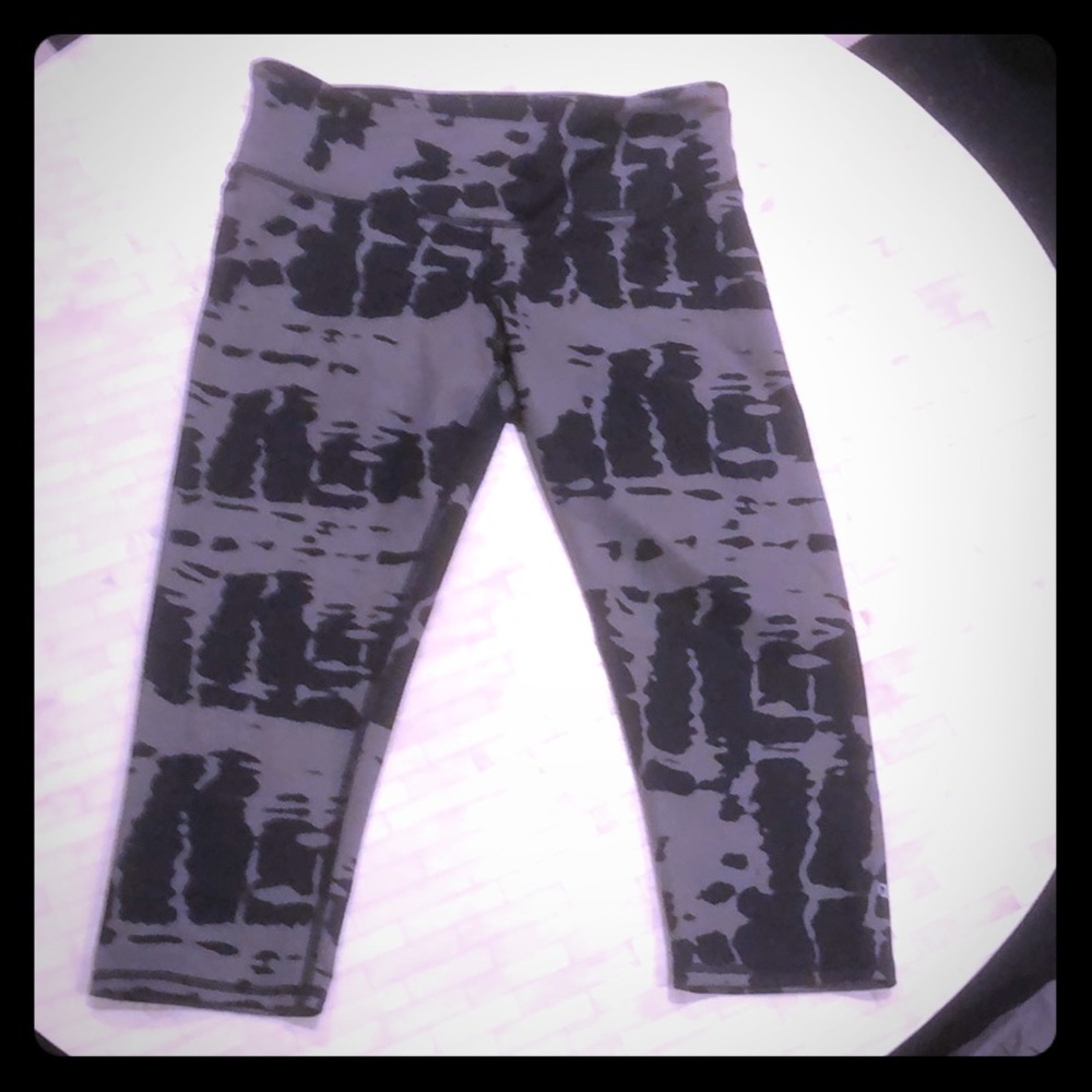Small Alo Yoga pants